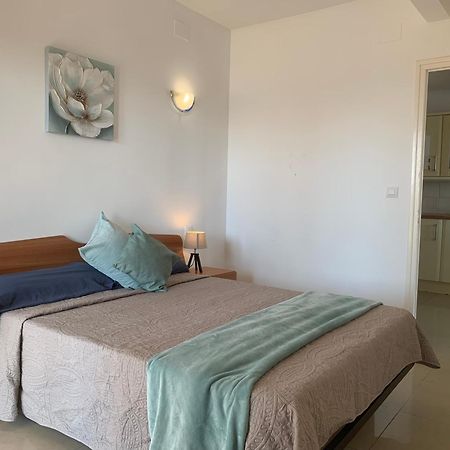 Waterside Apartment - Two Bedroom إمبوريابرافا المظهر الخارجي الصورة