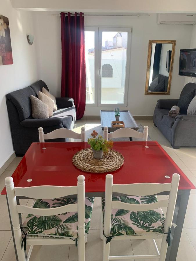 Waterside Apartment - Two Bedroom إمبوريابرافا المظهر الخارجي الصورة