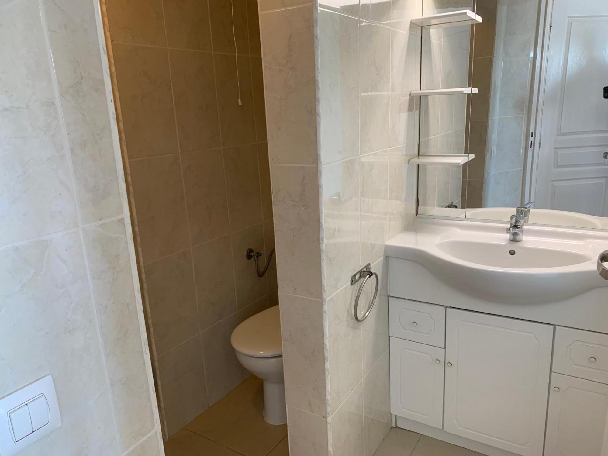 Waterside Apartment - Two Bedroom إمبوريابرافا المظهر الخارجي الصورة