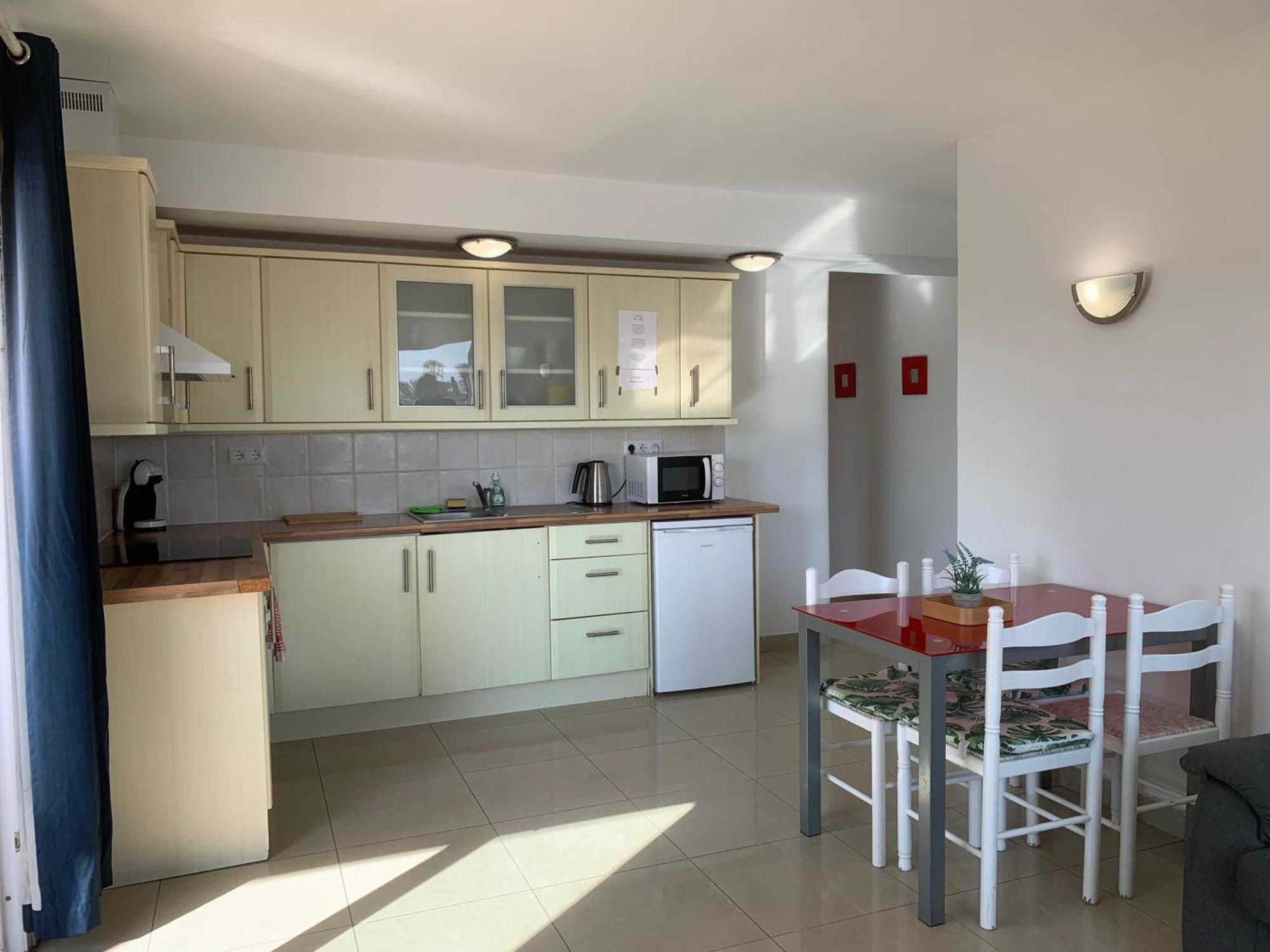 Waterside Apartment - Two Bedroom إمبوريابرافا المظهر الخارجي الصورة