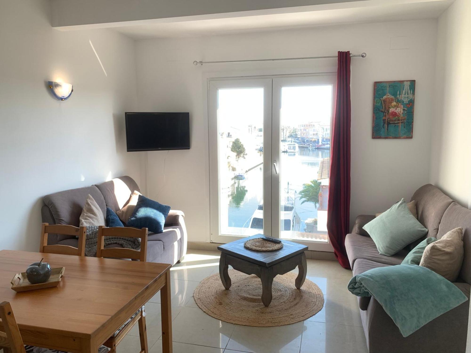Waterside Apartment - Two Bedroom إمبوريابرافا المظهر الخارجي الصورة