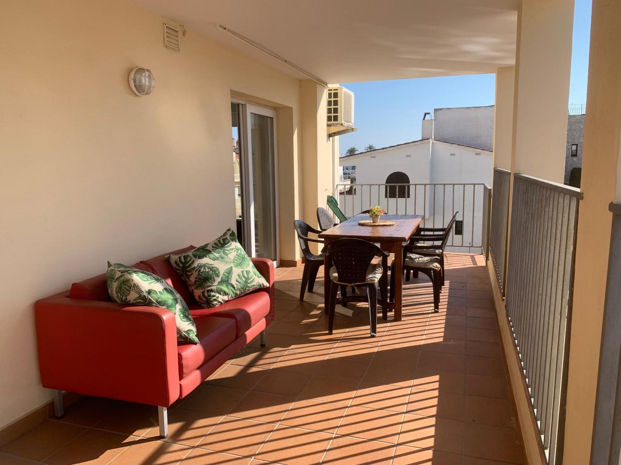 Waterside Apartment - Two Bedroom إمبوريابرافا المظهر الخارجي الصورة