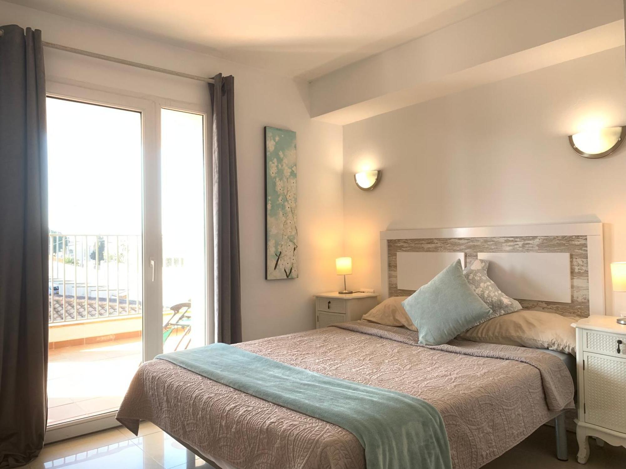 Waterside Apartment - Two Bedroom إمبوريابرافا المظهر الخارجي الصورة