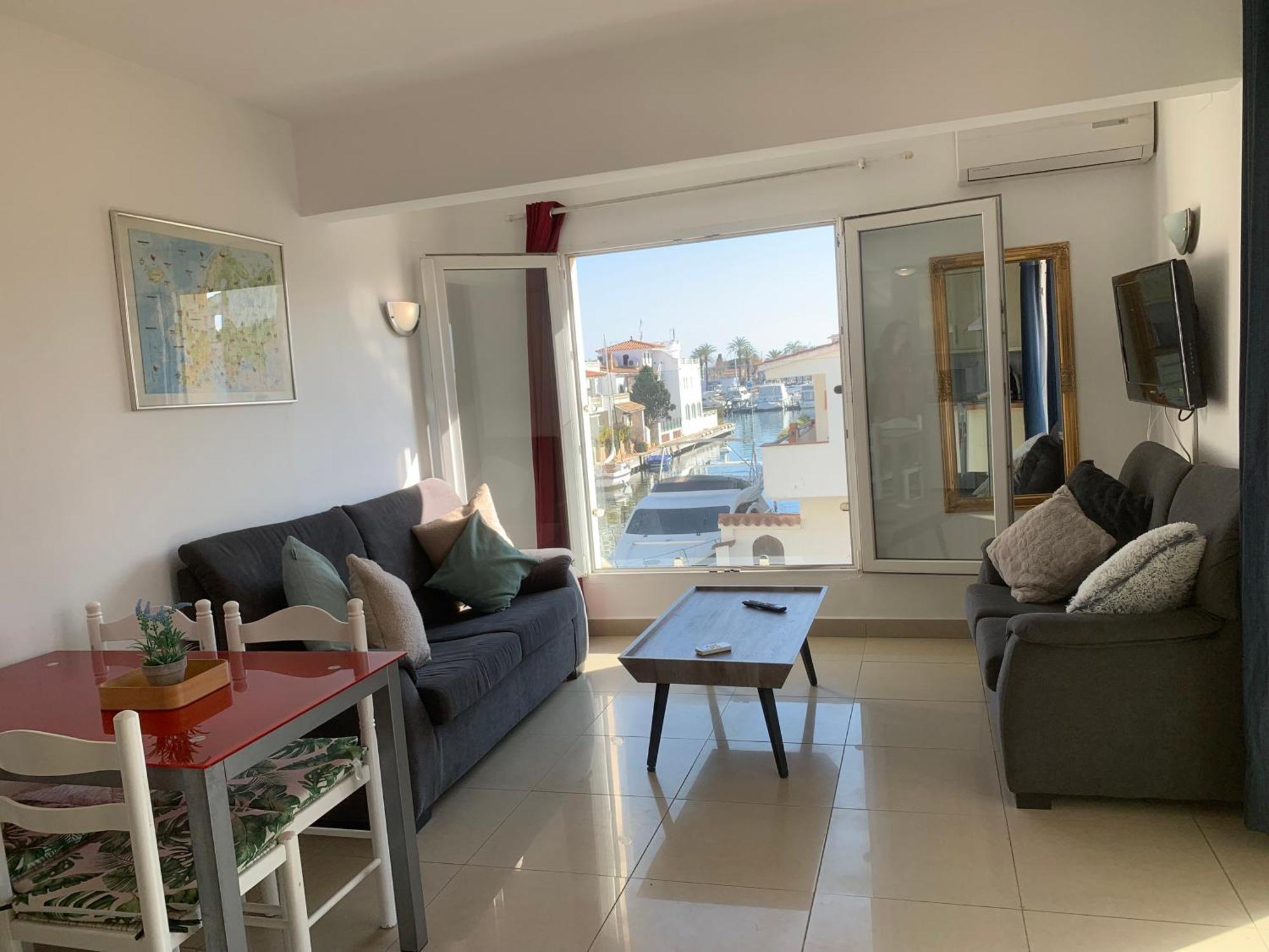 Waterside Apartment - Two Bedroom إمبوريابرافا المظهر الخارجي الصورة