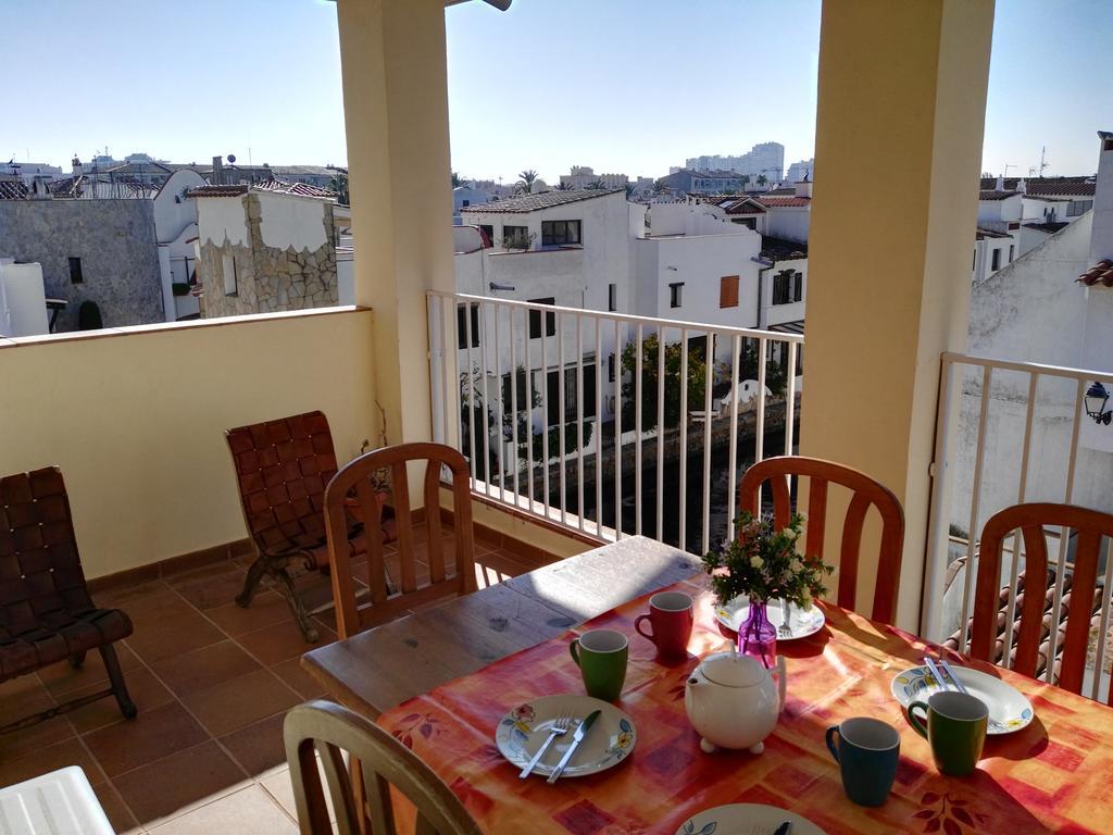 Waterside Apartment - Two Bedroom إمبوريابرافا الغرفة الصورة