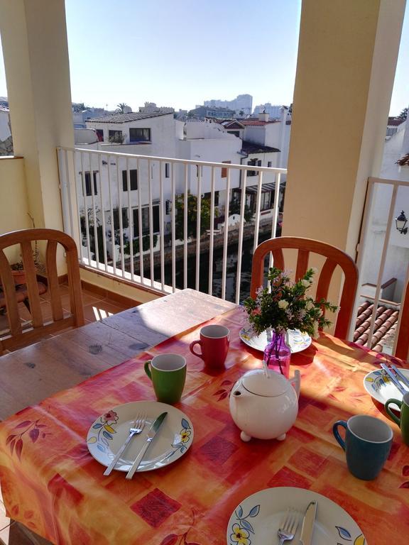 Waterside Apartment - Two Bedroom إمبوريابرافا الغرفة الصورة